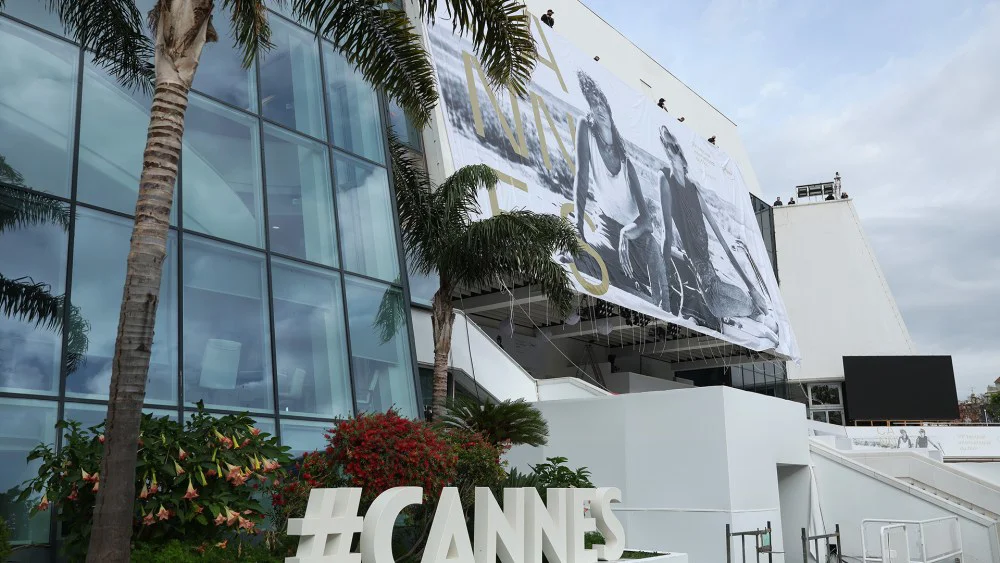 Evacúan proyección de prensa de película de Almodóvar en Cannes por emergencia médica