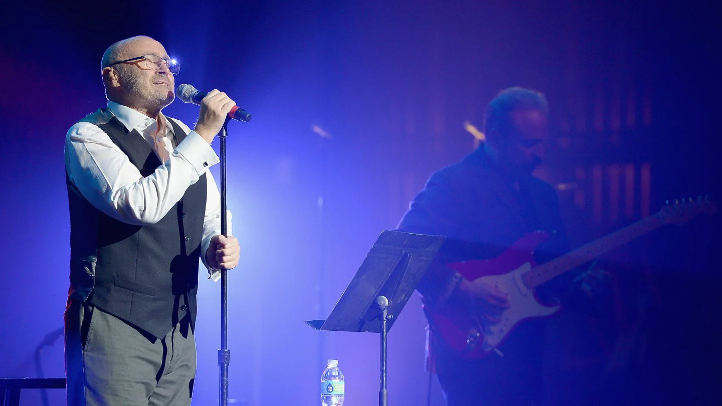 Phil Collins declina actuar en el Salón de la Fama del Rock por su salud, pero contempla futuro regreso