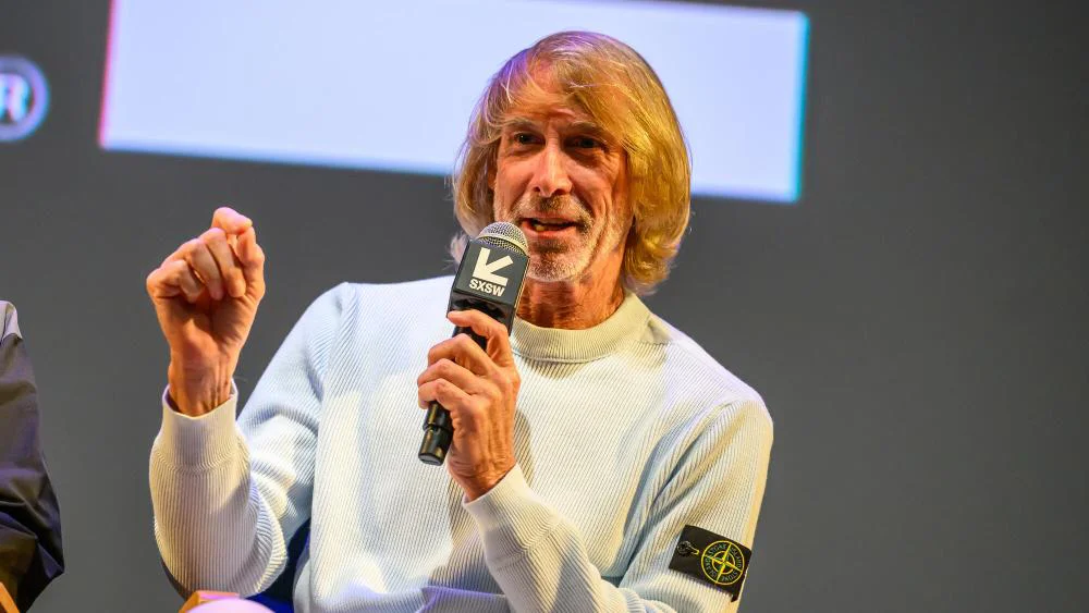 Michael Bay dirigirá película sobre operación militar en Irán