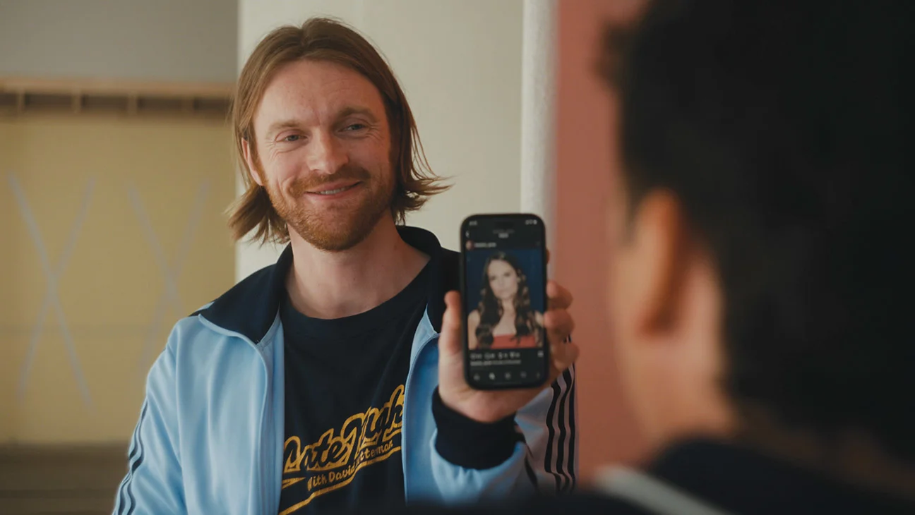 Finneas compone banda sonora de segunda temporada de 'Beef' y tiene cameo como versión 'creída' de sí mismo