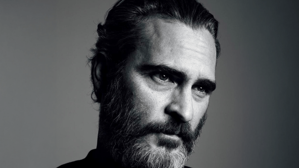 Joaquin Phoenix reflexiona sobre el impacto psicológico en trabajadores de granjas industriales