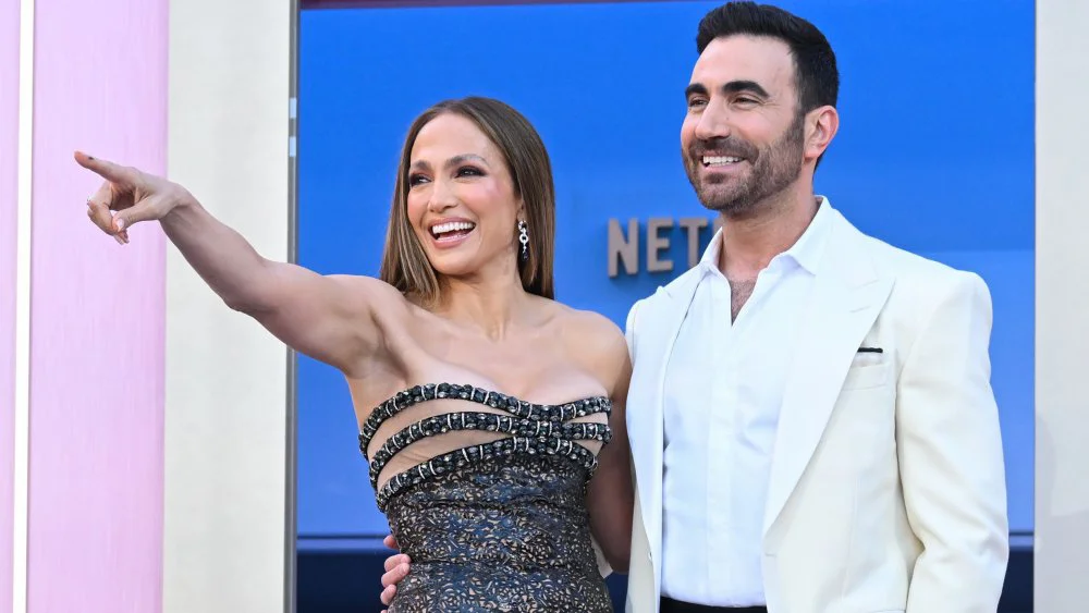 Jennifer Lopez habla de su película 'Office Romance' y del video viral con Mika Abdalla