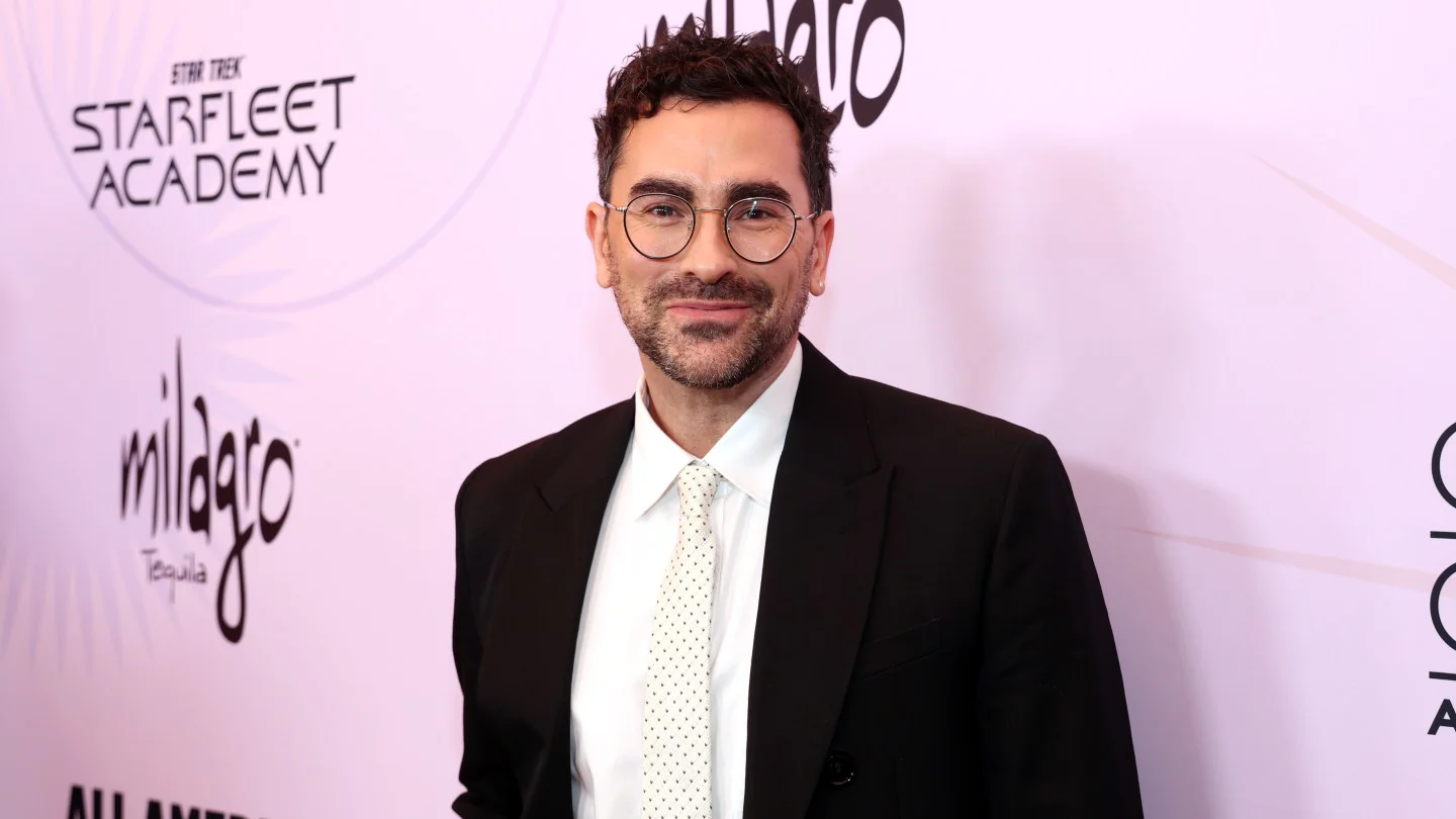 Dan Levy es homenajeado en la Celebration of LGBTQ+ Cinema & Television en Los Ángeles