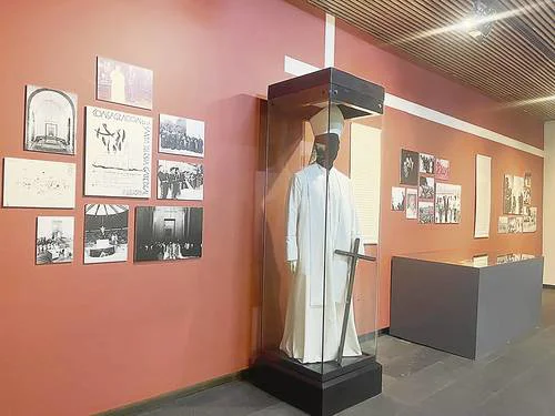 Exposición 'Obispo Rojo' revisa el legado de Sergio Méndez Arceo en la Cineteca Nacional