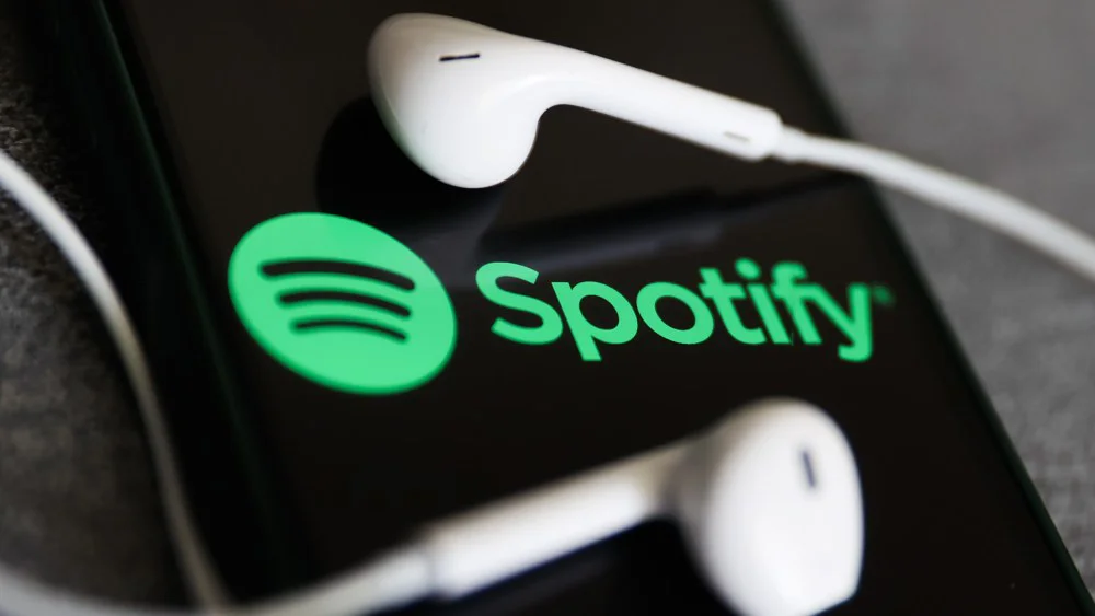 Spotify lanza artículos narrados con voces humanas e IA en su plataforma de audiolibros