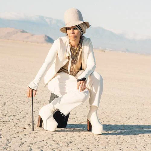 Linda Perry lanza su primer álbum solista en 27 años tras la muerte de su madre