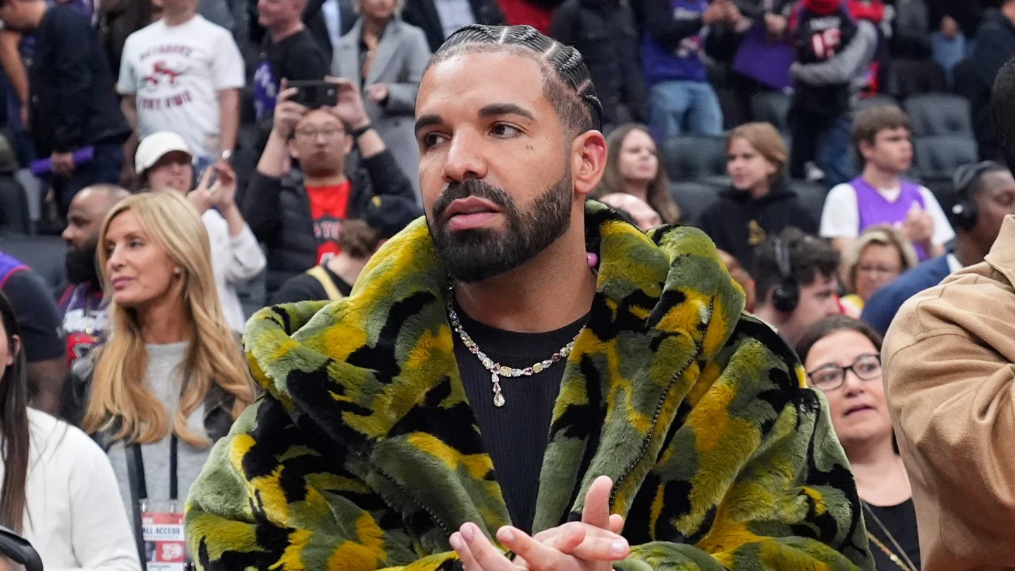 Drake lanza tres álbumes simultáneos tras dominio de Kendrick Lamar en 2024