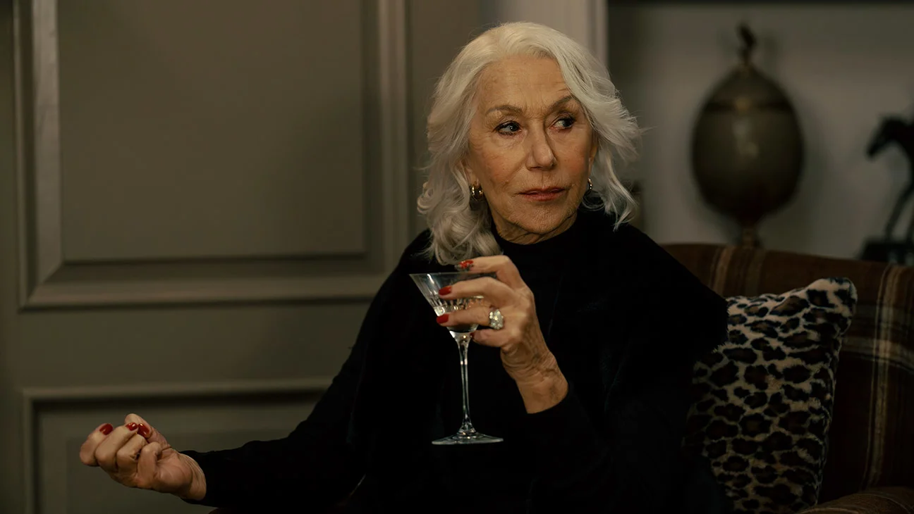 Helen Mirren defiende a Tom Hardy tras reportes de mala conducta en el set de 'MobLand'