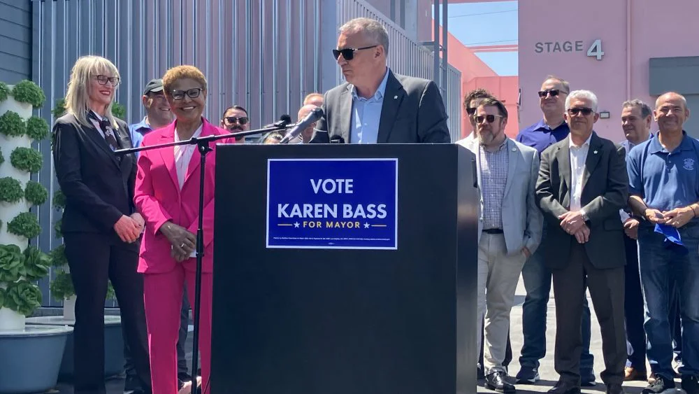 Karen Bass responde a Spencer Pratt: ser estrella de reality no califica para dirigir Los Ángeles