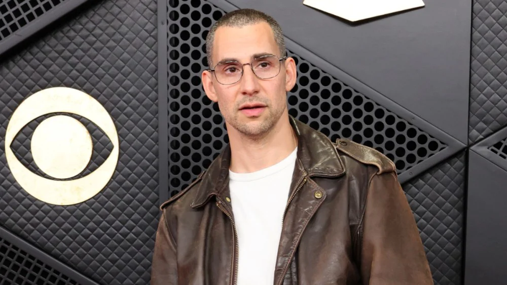 Jack Antonoff tilda de 'prostitutas sin Dios' a quienes crean música con IA
