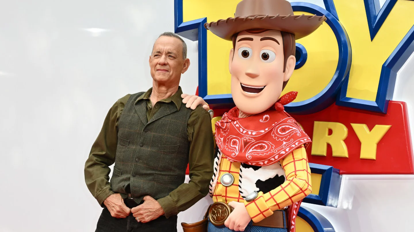 Tom Hanks y elenco de Toy Story 5 adelantan escenas desgarradoras y trama sobre tecnología en Londres