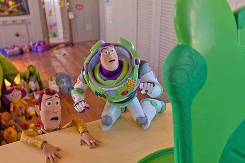 Greta Lee defiende 'Toy Story 5' como una película importante por su debate sobre la tecnología