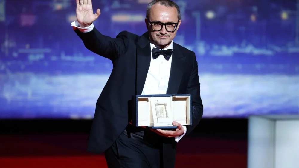 Cristian Mungiu gana segunda Palma de Oro en Cannes; Zvyagintsev pide a Putin fin de la guerra