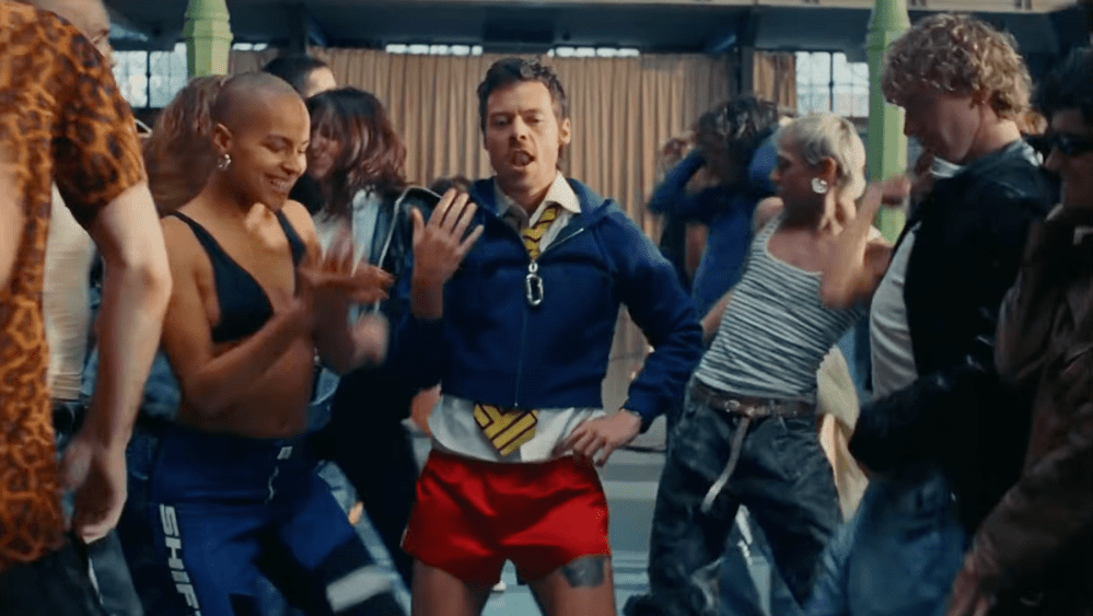 Harry Styles estrena videoclip de 'Dance No More' previo a gira 'Together, Together'