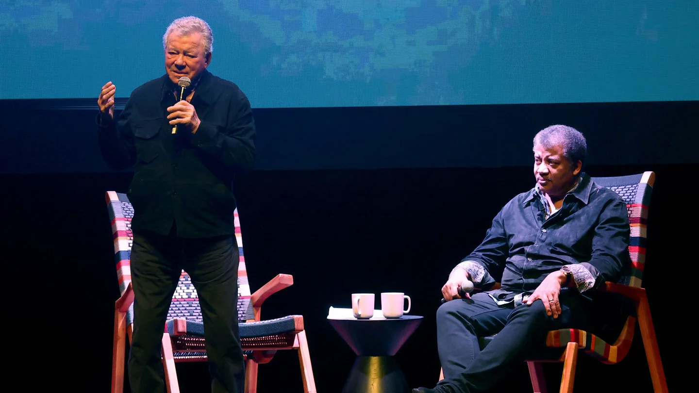 Shatner y Tyson conversan sobre espacio, física y álbum de heavy metal en Beverly Hills