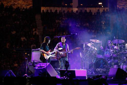 Caifanes critica a Isabel Díaz Ayuso en concierto sold out en el Palacio de los Deportes