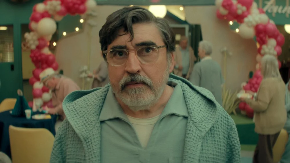 Alfred Molina protagoniza 'The Boroughs', nueva serie de los creadores de 'Stranger Things' en Netflix