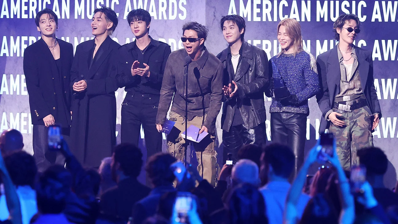 BTS triunfa en los AMAs 2026 con tres premios y actuación pregrabada; Queen Latifah condujo la ceremonia