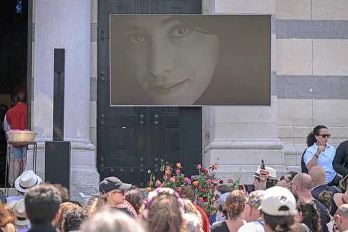 Rinden homenaje póstumo a Marjane Satrapi en París con presencia de figuras del cine