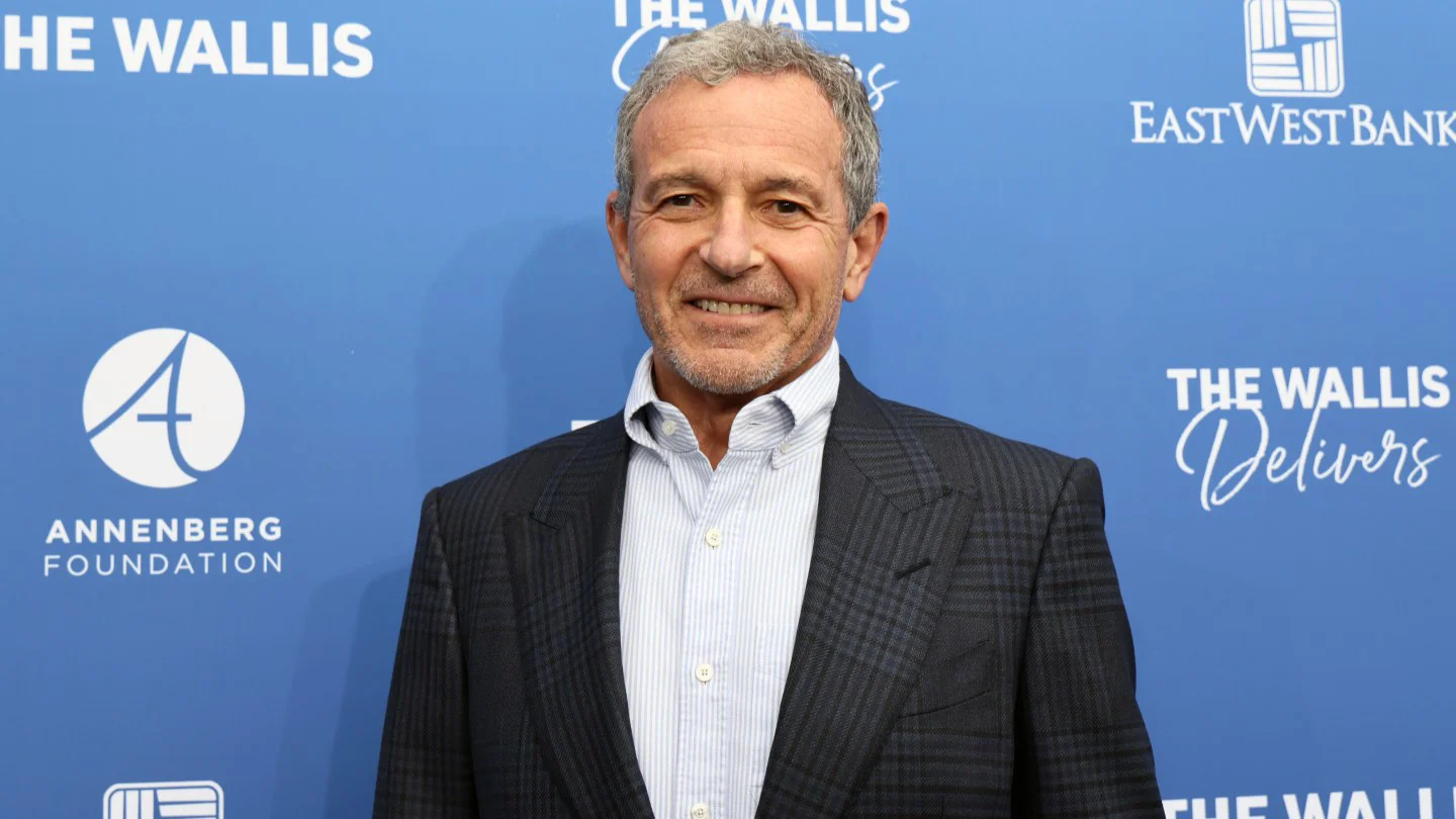 Bob Iger revela que Disney consideró comprar Apple y la franquicia James Bond