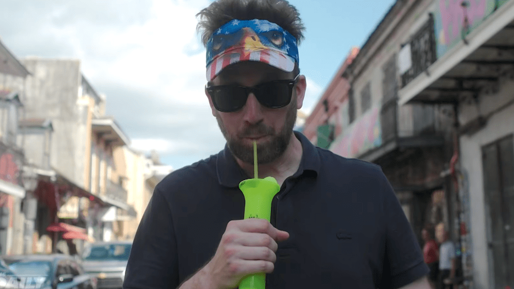 Jordan Klepper graba segmento de 'The Daily Show' en Nueva Orleans por el 250 aniversario de EE.UU.