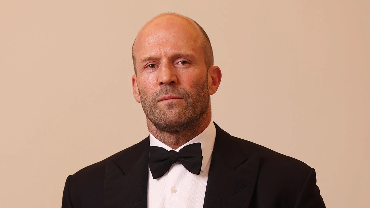 David Leitch inicia rodaje de comedia con Jason Statham y presenta tráiler de 'Cómo robar un banco'