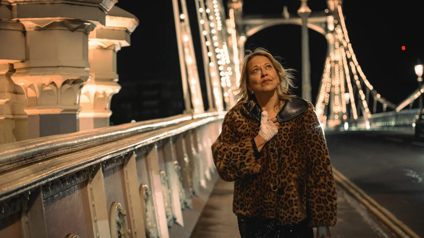 Hulu estrena la comedia británica 'Alice and Steve' con Nicola Walker y Jemaine Clement