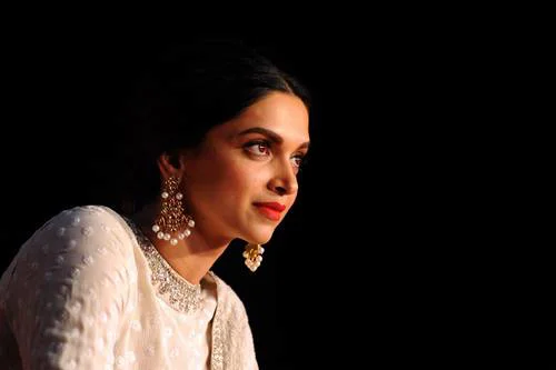 Estrellas de Bollywood y PETA exigen sustituir elefantes reales por robots e IA en el cine