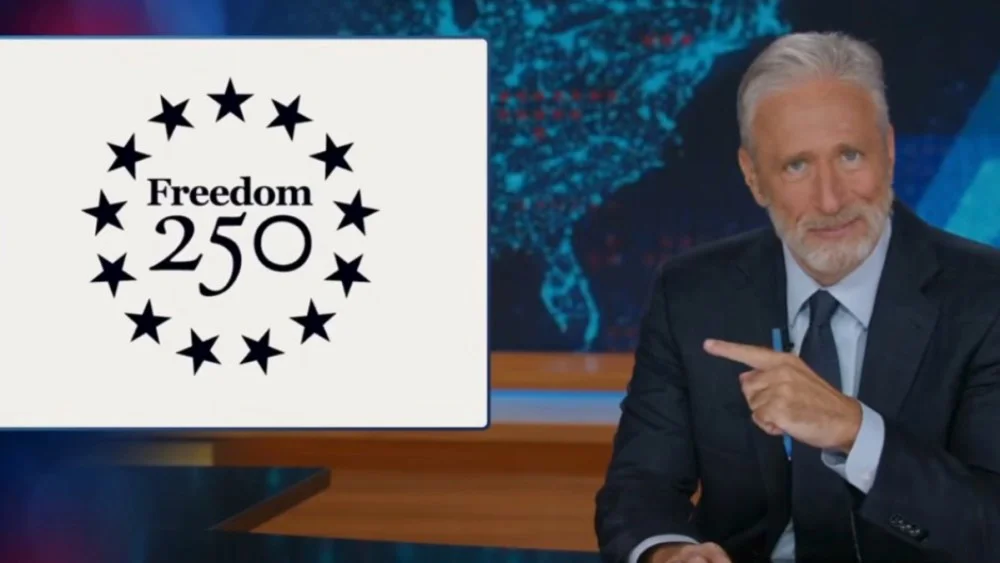 Jon Stewart ironiza sobre la cancelación de artistas en el concierto 'Freedom 250' de Trump