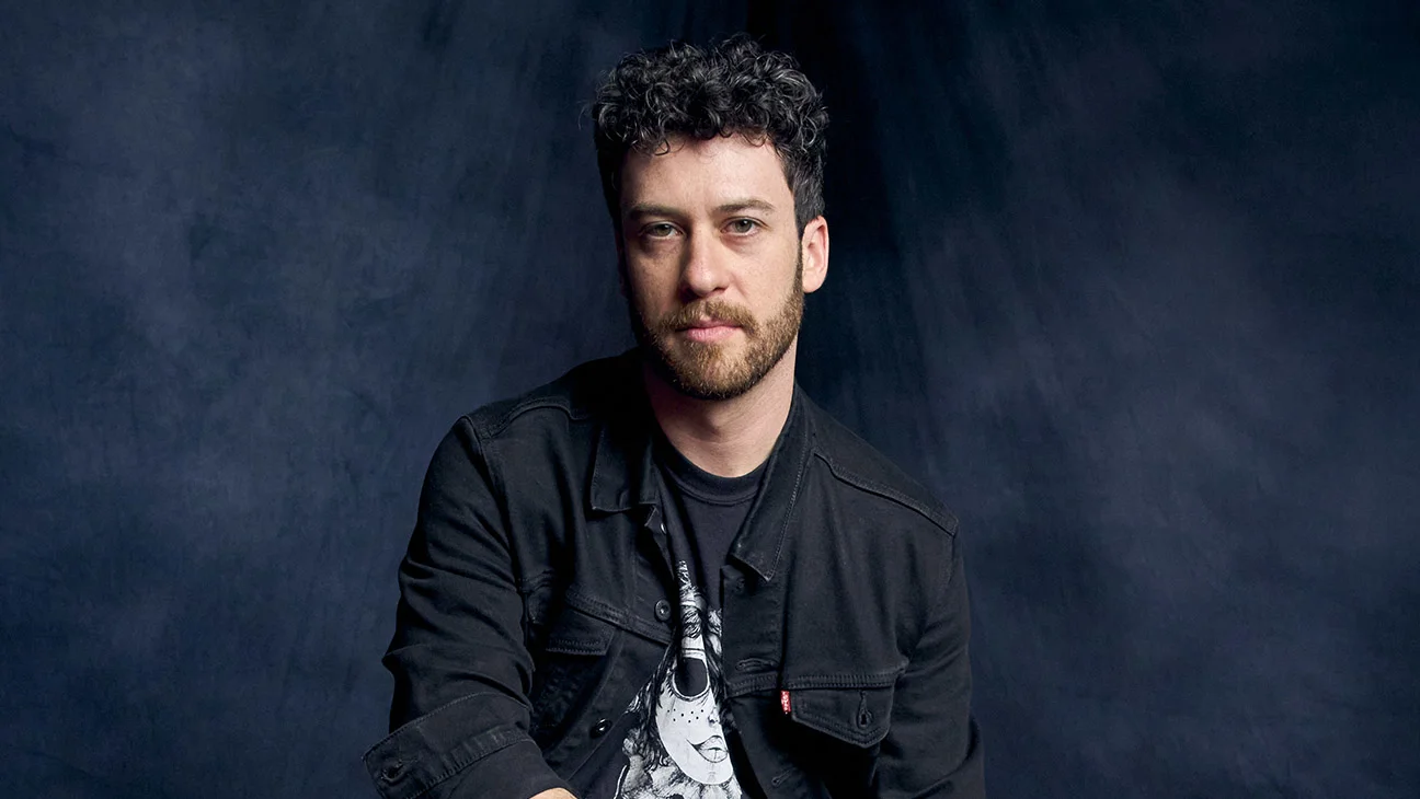 Caleb Phillips firma con la agencia Underground tras el éxito de 'Imposters' en SXSW
