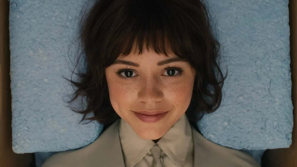 Lanzan primer tráiler de 'Klara and the Sun', película de Taika Waititi con Jenna Ortega