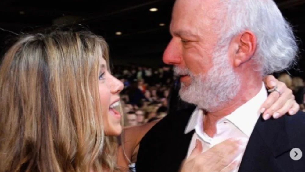 Jennifer Aniston rinde homenaje a James Burrows, director de 'Friends', tras su fallecimiento