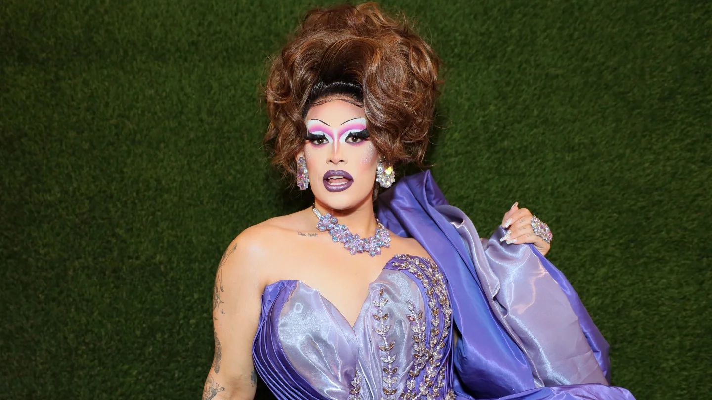Estrena 'I'm Dead', serie de comedia queer protagonizada por Salina EsTitties en Revry