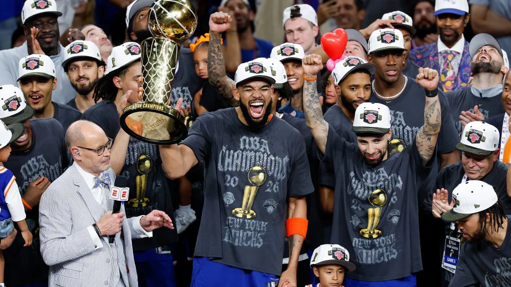 Los Knicks celebran su primer título en 53 años con desfile en Nueva York tras vencer a los Spurs