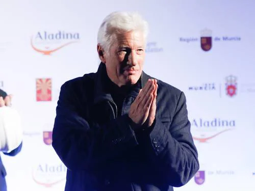 Richard Gere critica política migratoria de EU y llama 'loco' a Trump