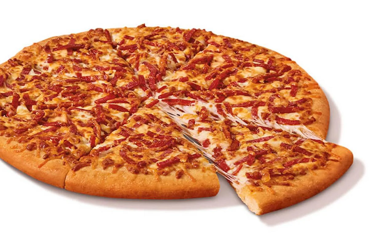 Little Caesars lanza pizza 'webberoni' por promoción de Spider-Man: Brand New Day