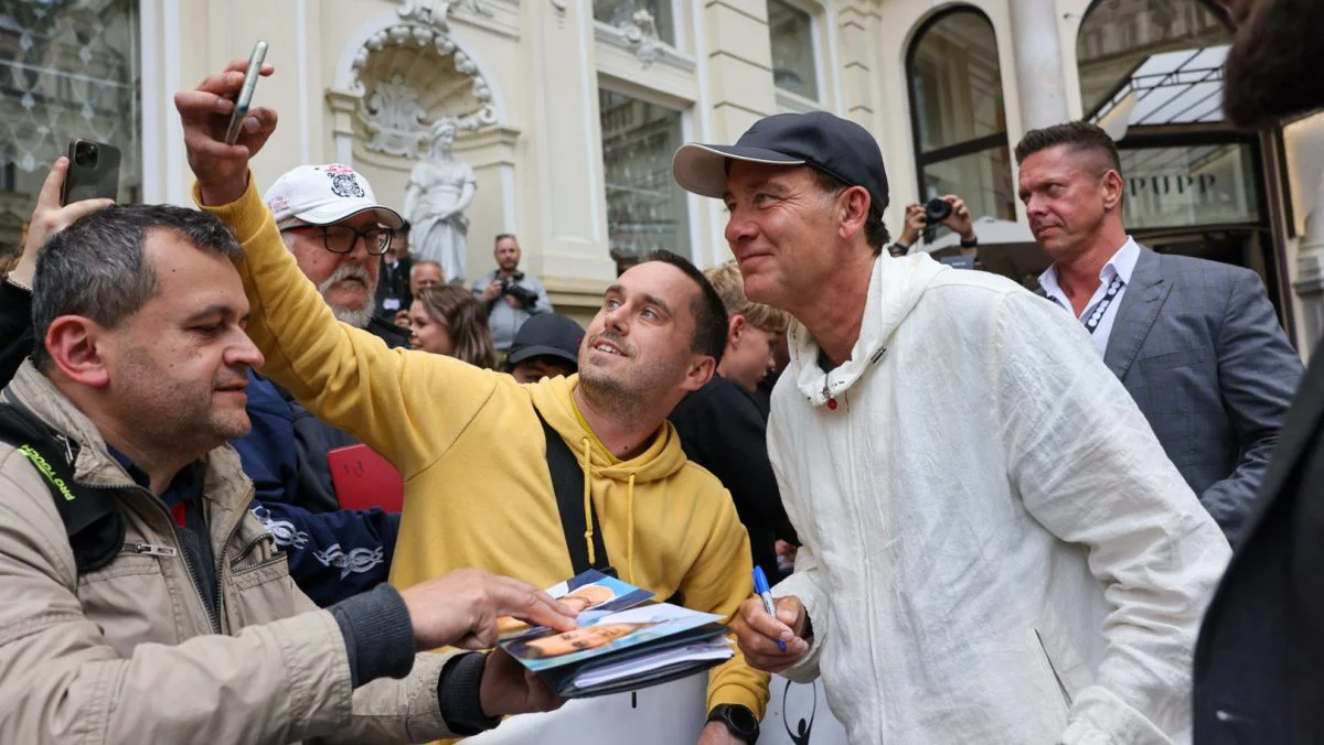 Festival de Karlovy Vary celebra su 60ª edición con estrenos mundiales y presencia de estrellas de Hollywood