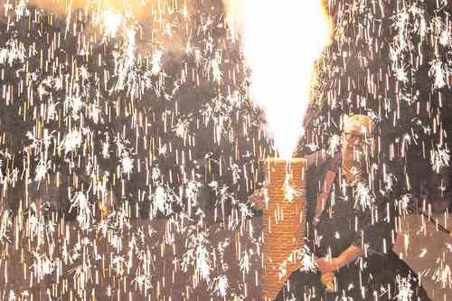 Celebran en Japón el Festival de Tezutsu Hanabi, tradición de más de 450 años