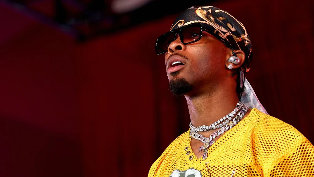 Juez ordena que el cantante D4vd vaya a juicio por asesinato y desmembramiento de adolescente