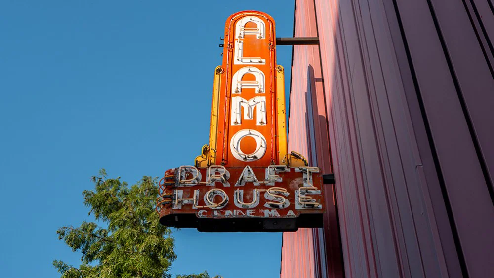 Alamo Drafthouse lanza 'Alamo Exclusives' para exhibir películas de festivales sin distribución