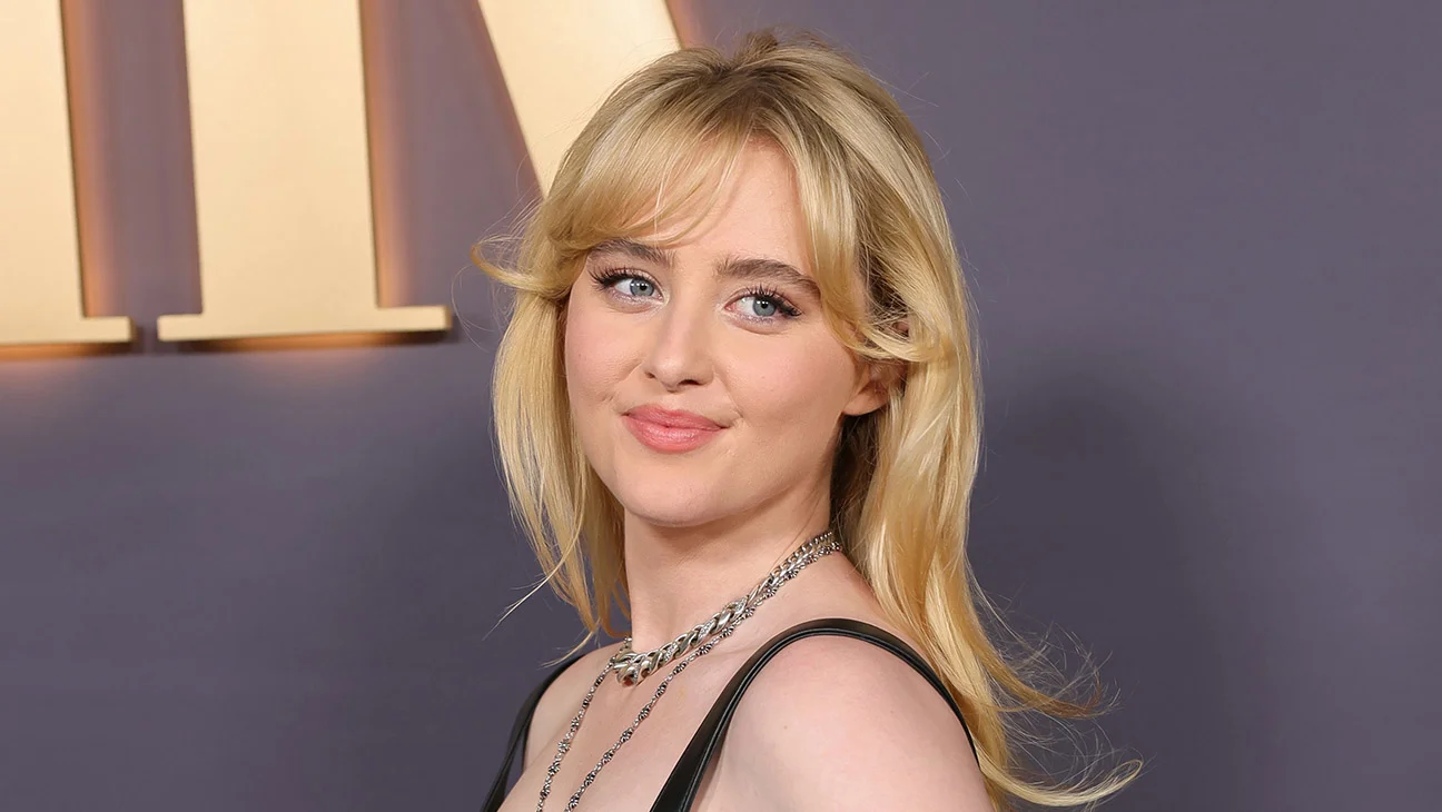 Kathryn Newton habla de su estatus como 'emperatriz del terror' y su nuevo thriller con tiburones