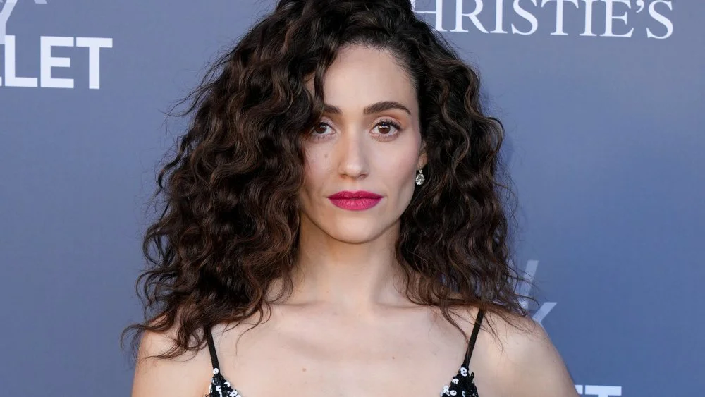 Emmy Rossum protagoniza 'Furious', serie sobre asesina serial que apunta a hombres tipo Epstein