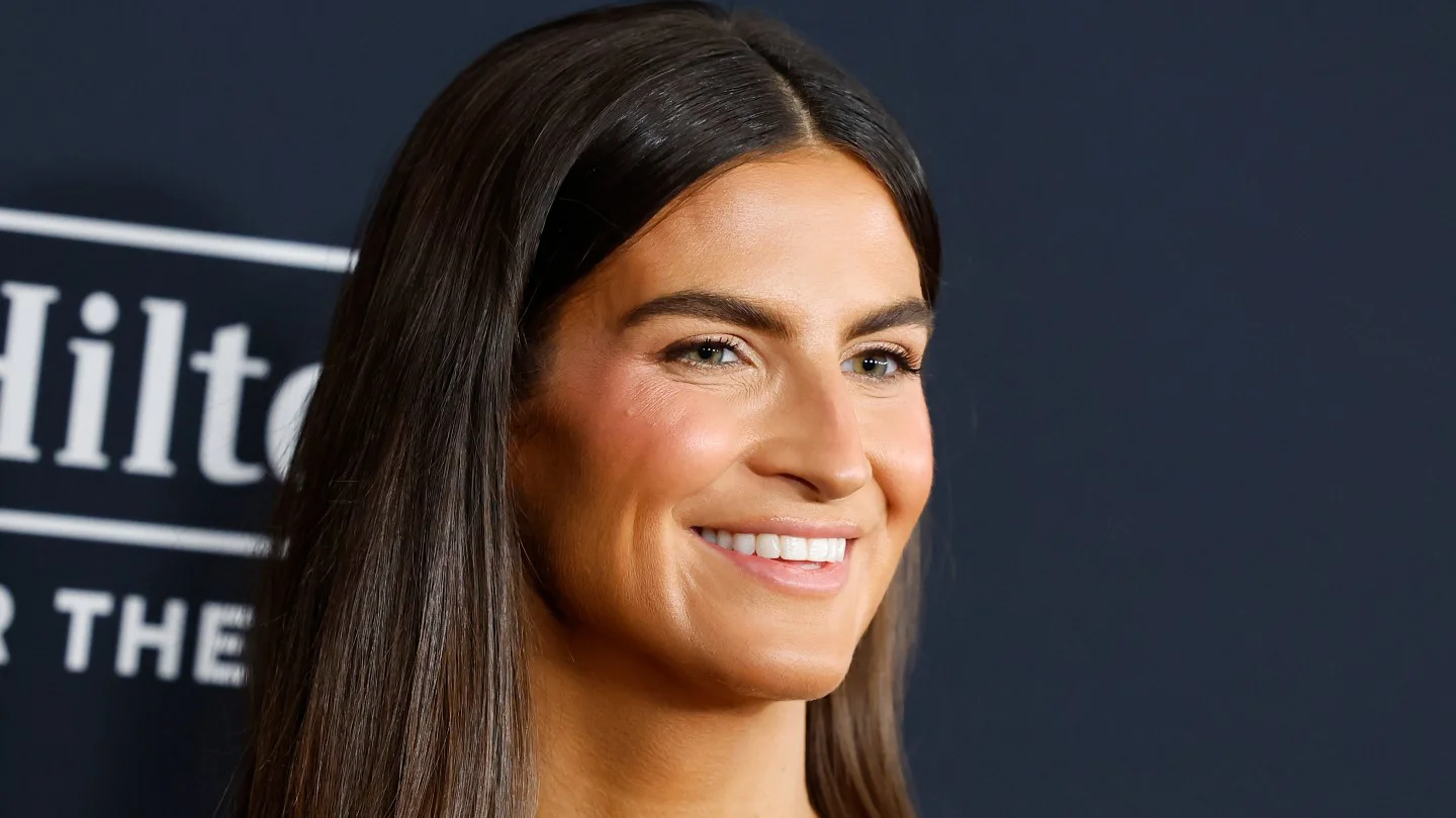 Kaitlan Collins responde a insultos de Trump en cena de la WHCA
