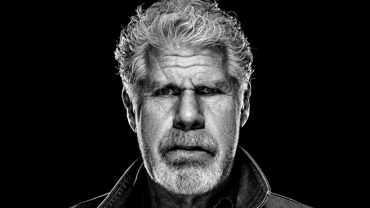 Ron Perlman firma con Independent Artist Group
