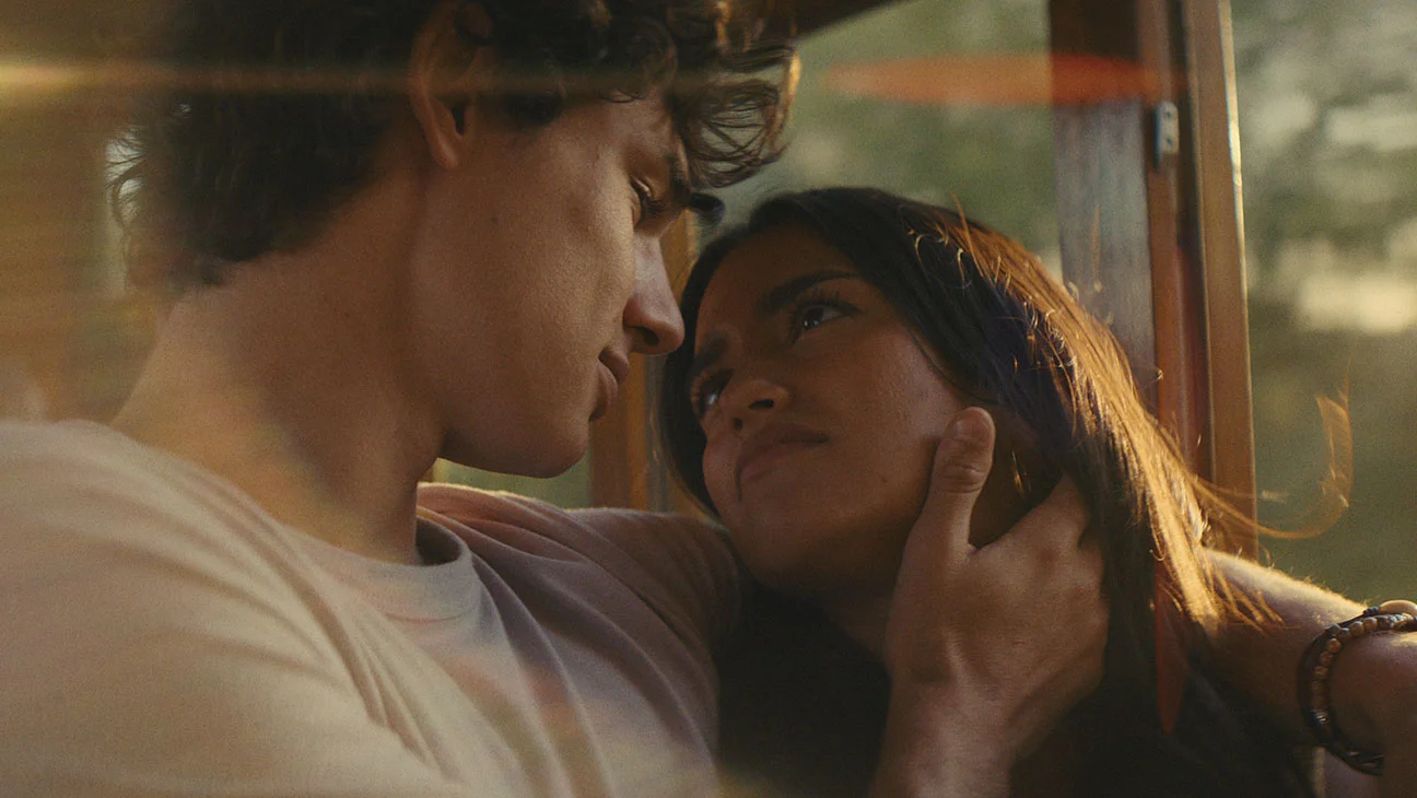 'The Last Sunrise' Trailer: Maia Reficco, Fernando Lindez Star in Romance