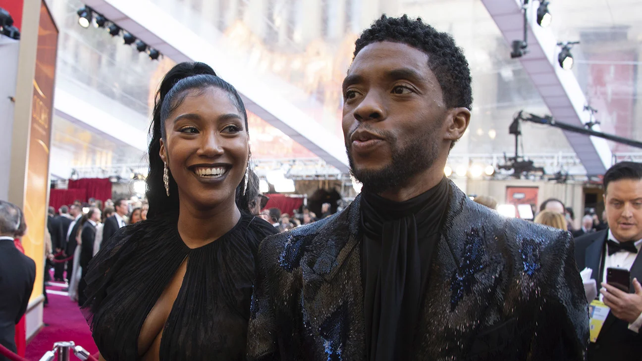 Padres de Chadwick Boseman acusan a su viuda de violar órdenes judiciales y administrar mal la herencia