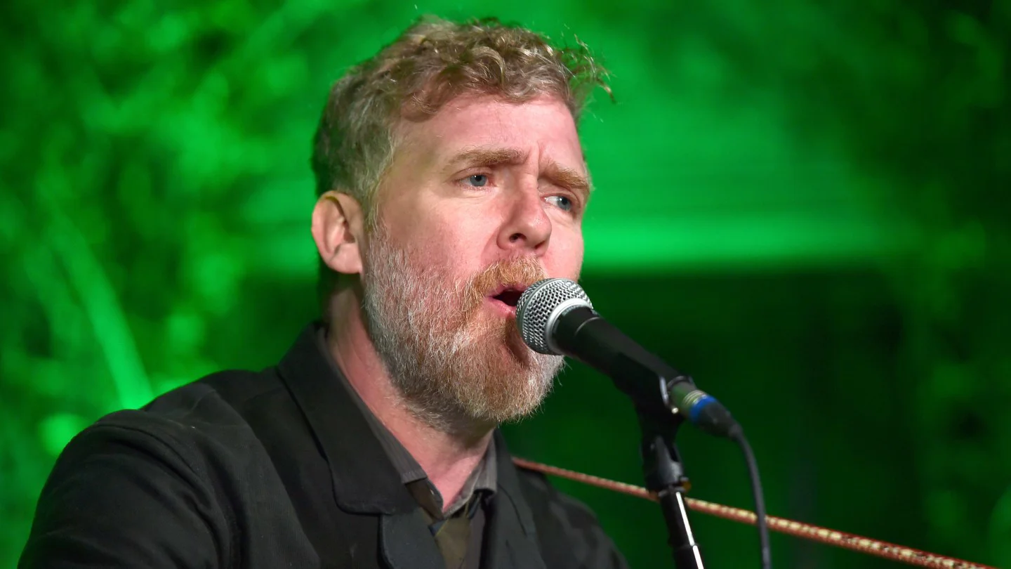 Fallece Glen Hansard, cantante de 'Falling Slowly', en accidente de motocicleta