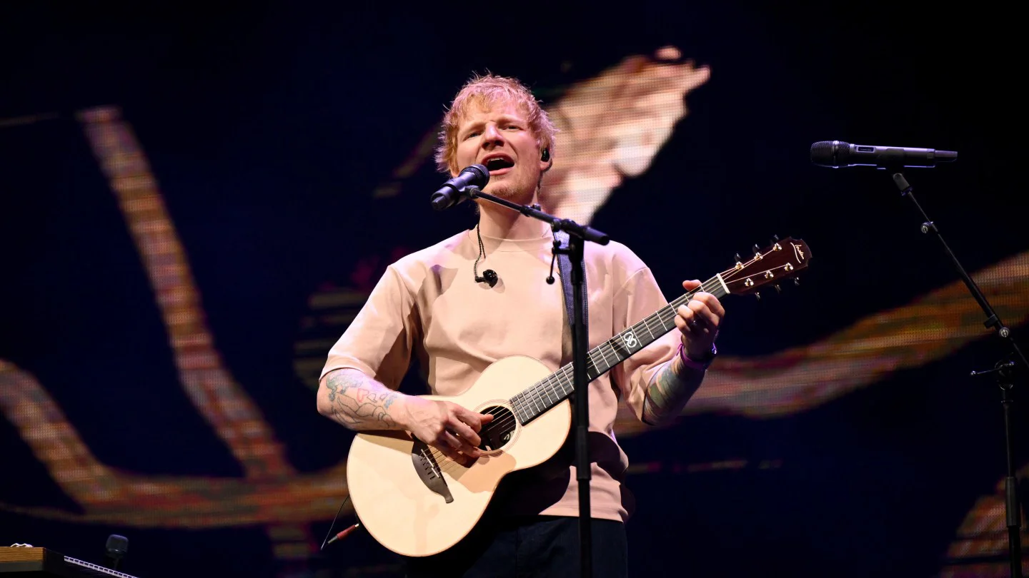Ed Sheeran firma contrato con Interscope Records tras dejar Warner Music