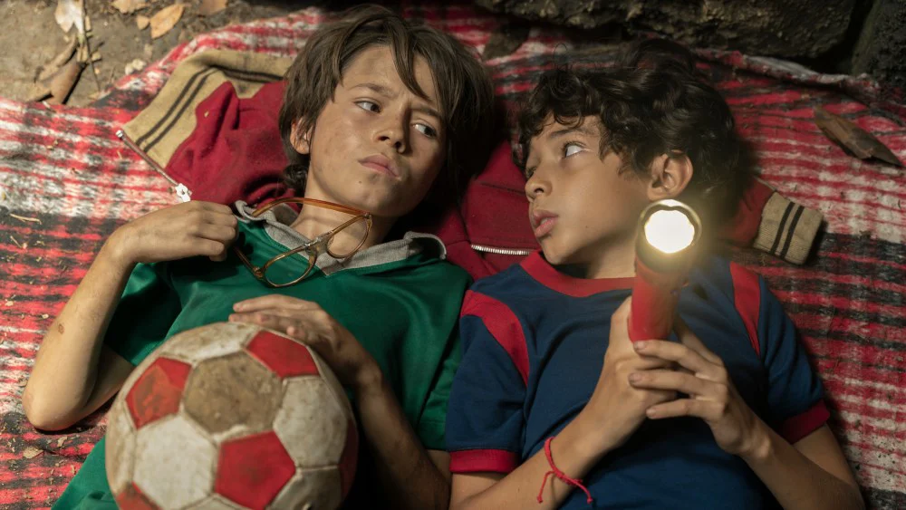 Críticos destacan la crudeza de la pobreza y la pérdida de la inocencia en 'I'm Not Afraid' de Netflix