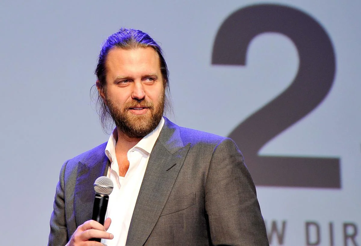 Sentencian a 30 meses de prisión al director Carl Rinsch por defraudar a Netflix